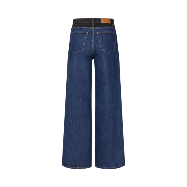 Blå Nini jeans med sorte etaljer fra Baum Und Pferdgarten - bag