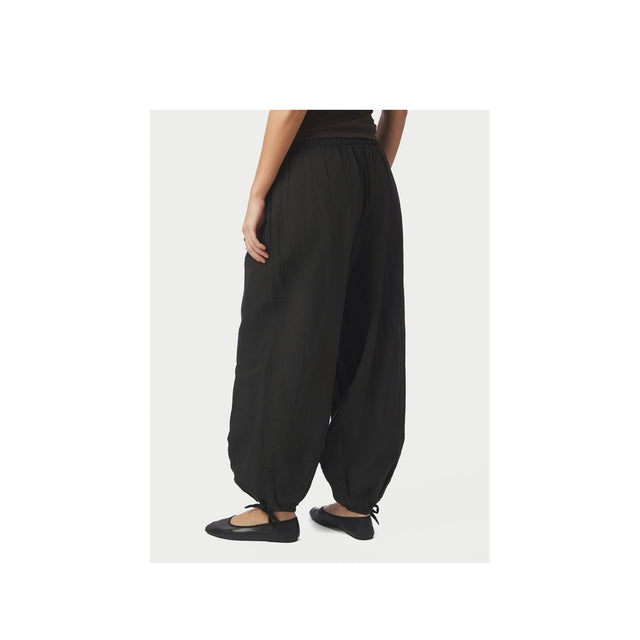 Behagelige ballonbukser fra Neo noir - model bag