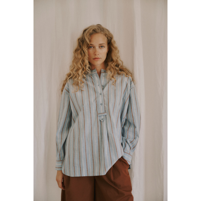 Ella bluse i striber fra Anne-mi - model