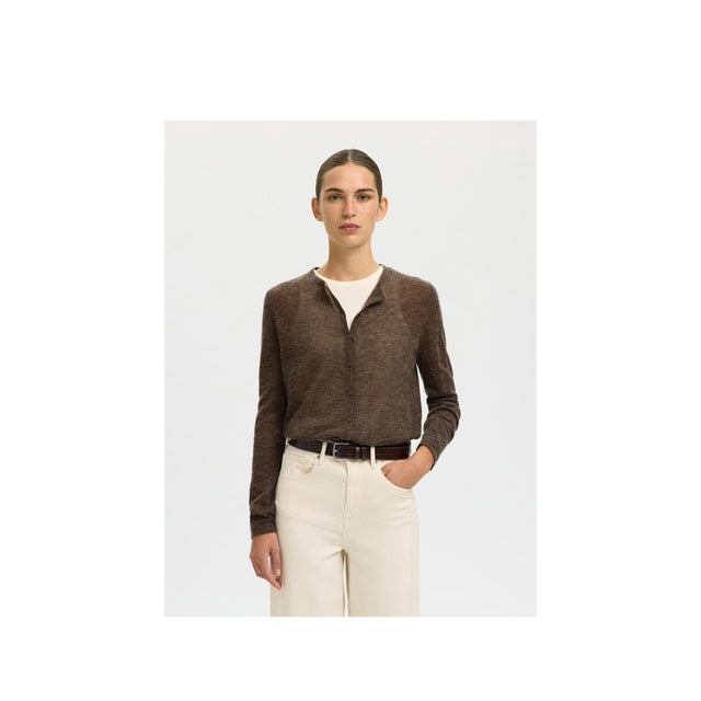 Chocholate chip strik cardigan fra Selected woman - model