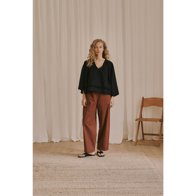 Siri Blouse fra Anne-mI - model